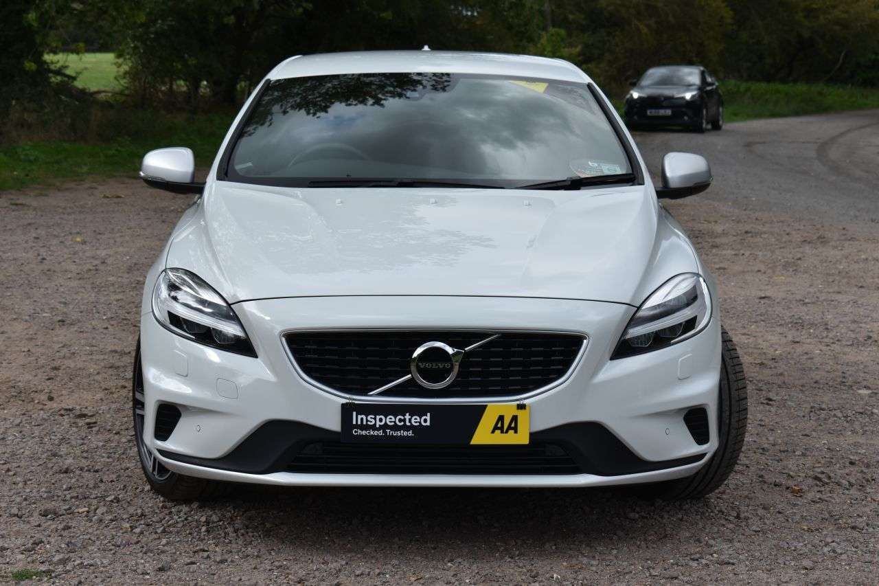 2019 VOLVO V40 2019 VOLVO V40