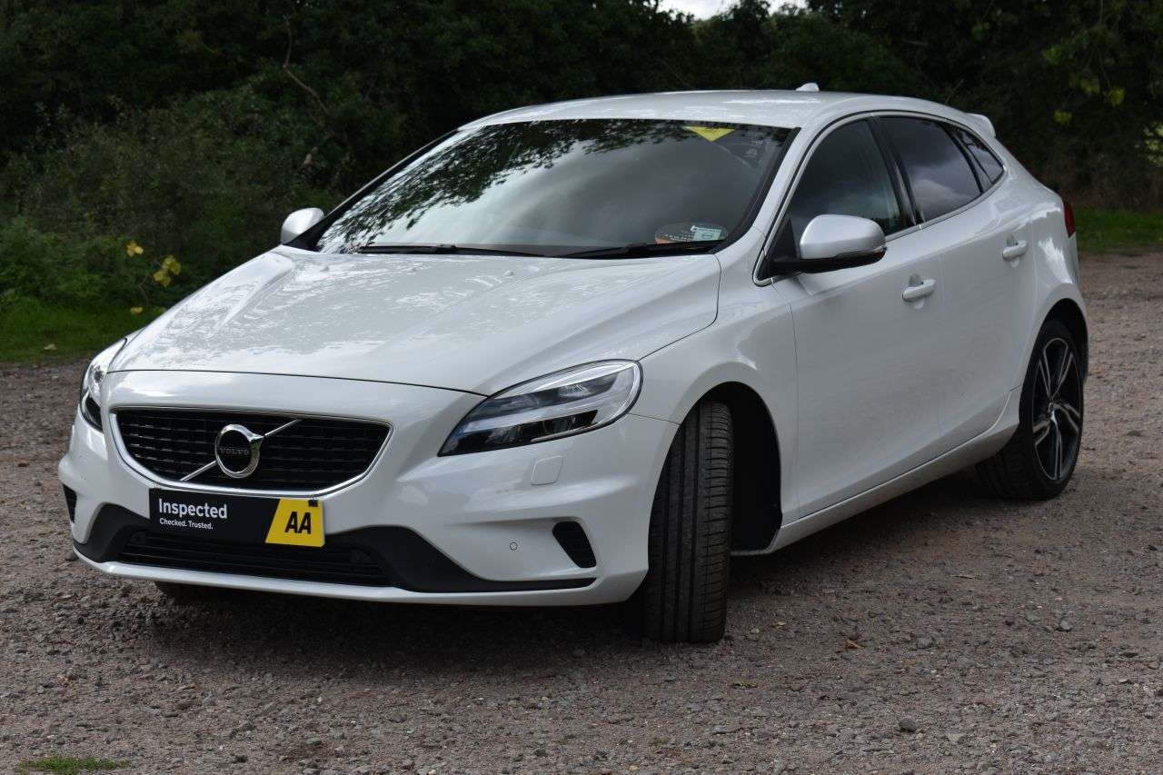 2019 VOLVO V40 2019 VOLVO V40