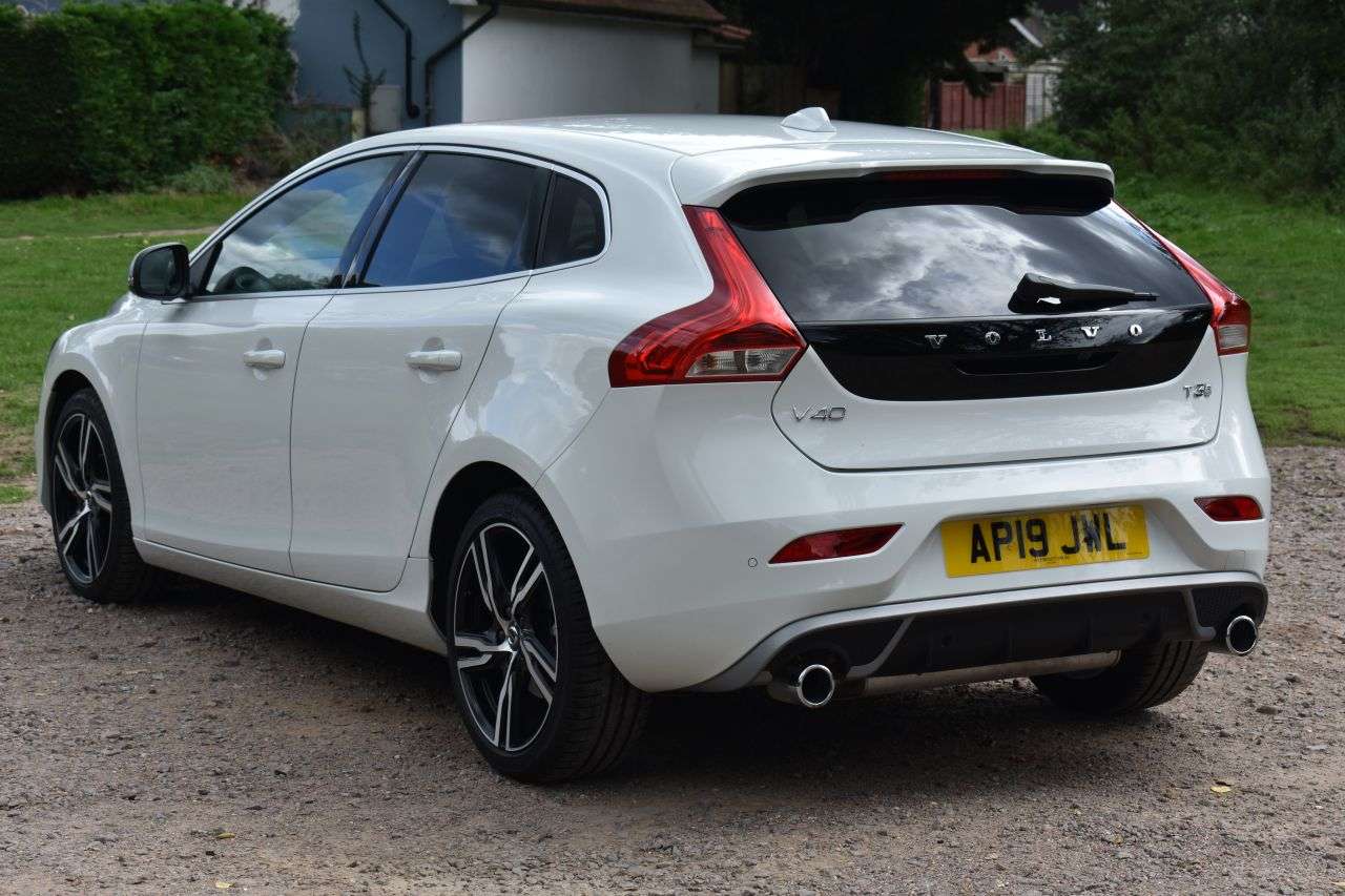 2019 VOLVO V40 2019 VOLVO V40
