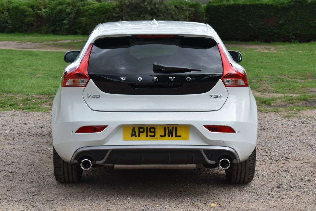 2019 VOLVO V40 2019 VOLVO V40