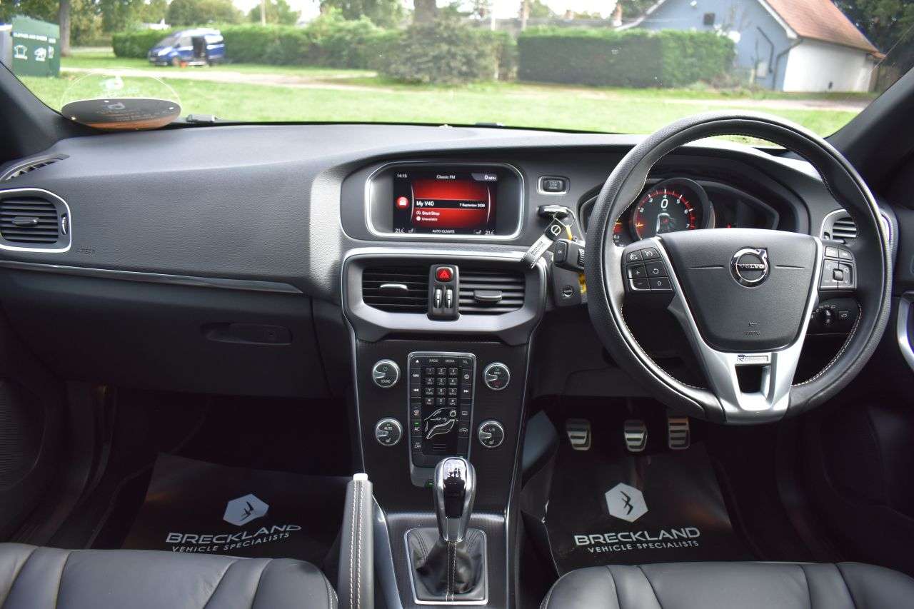 2019 VOLVO V40 2019 VOLVO V40