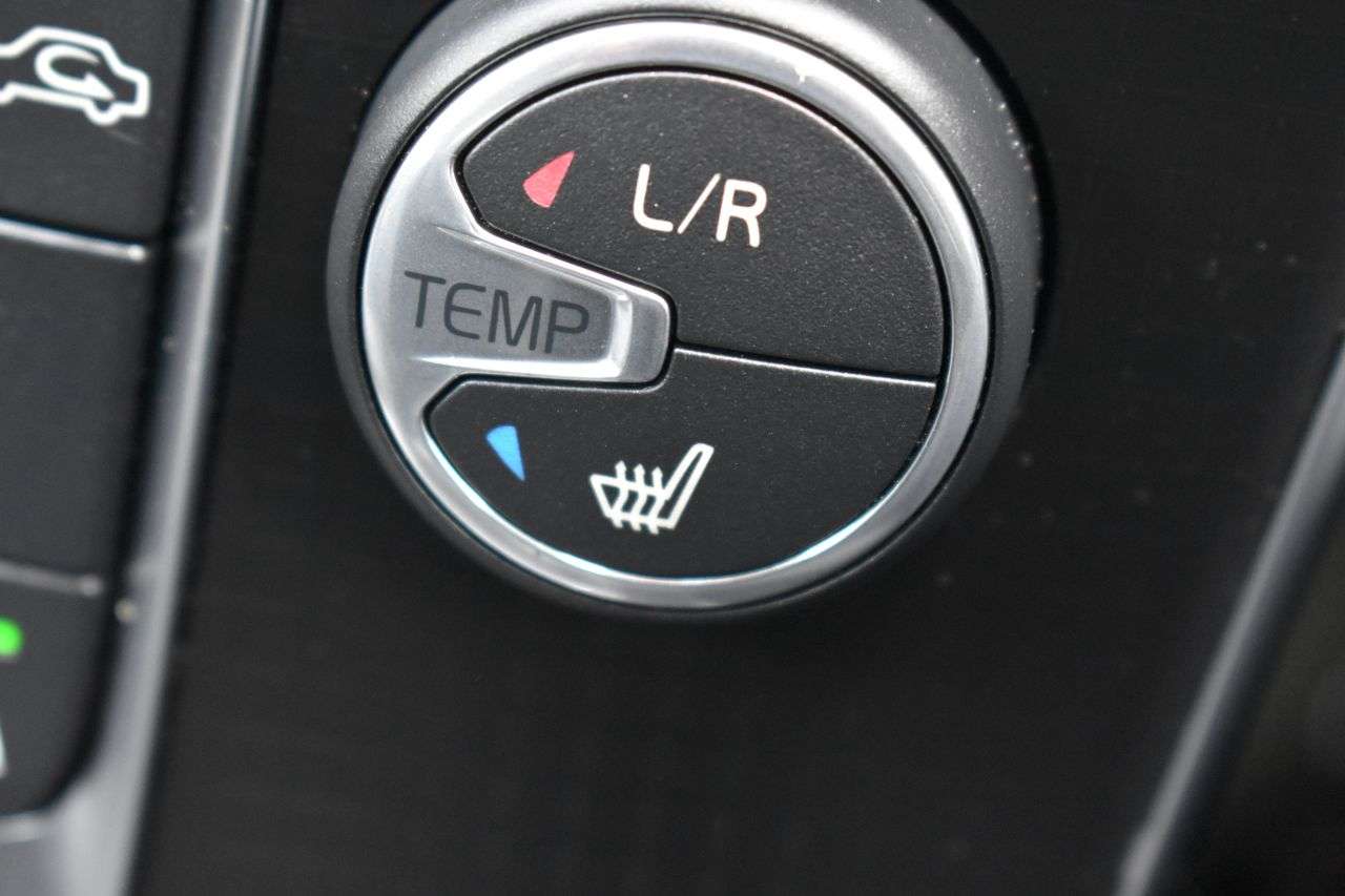2019 VOLVO V40 2019 VOLVO V40