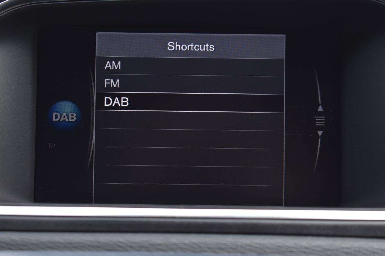 2019 VOLVO V40 2019 VOLVO V40