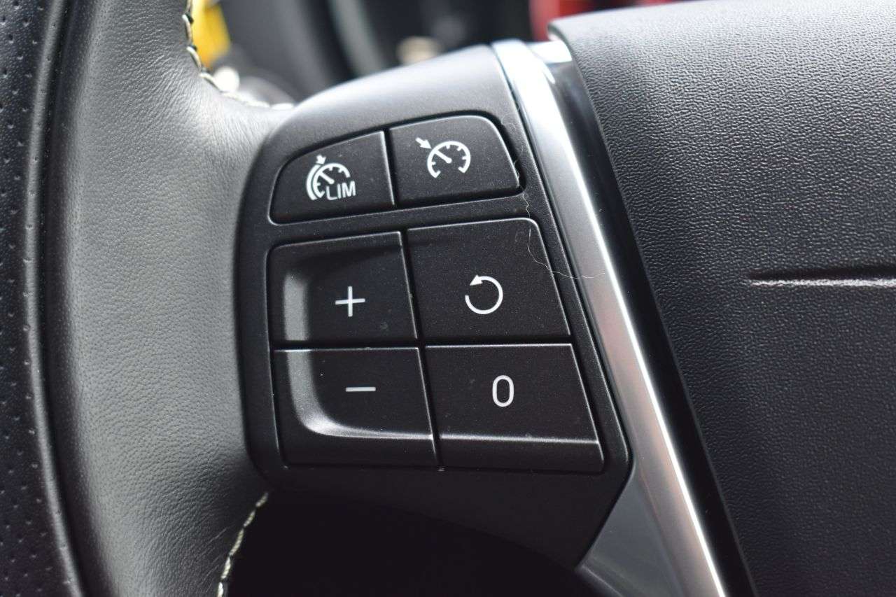 2019 VOLVO V40 2019 VOLVO V40