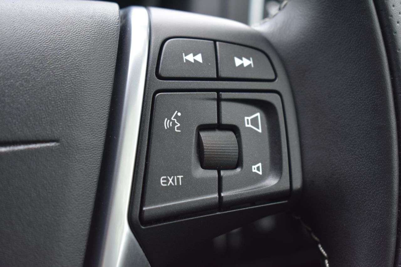 2019 VOLVO V40 2019 VOLVO V40