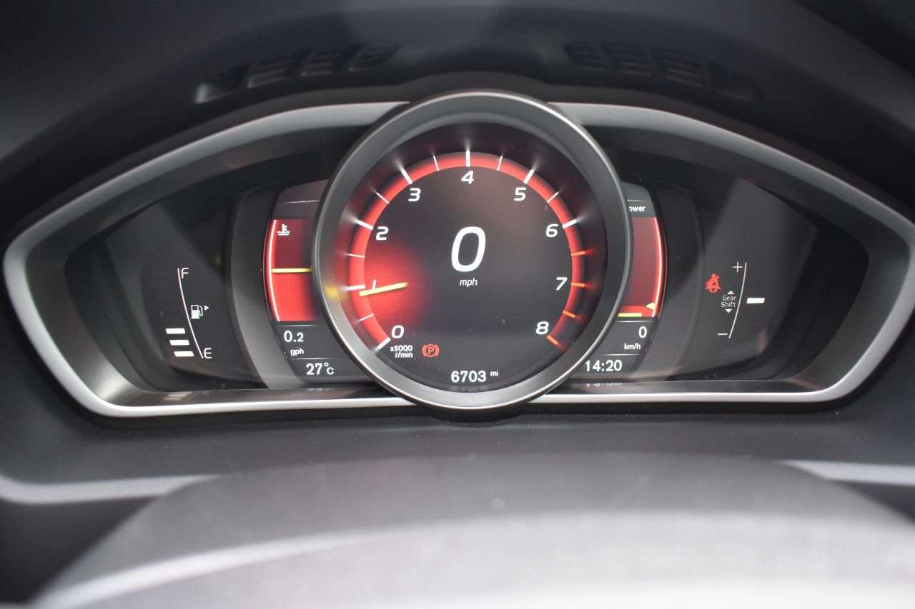 2019 VOLVO V40 2019 VOLVO V40