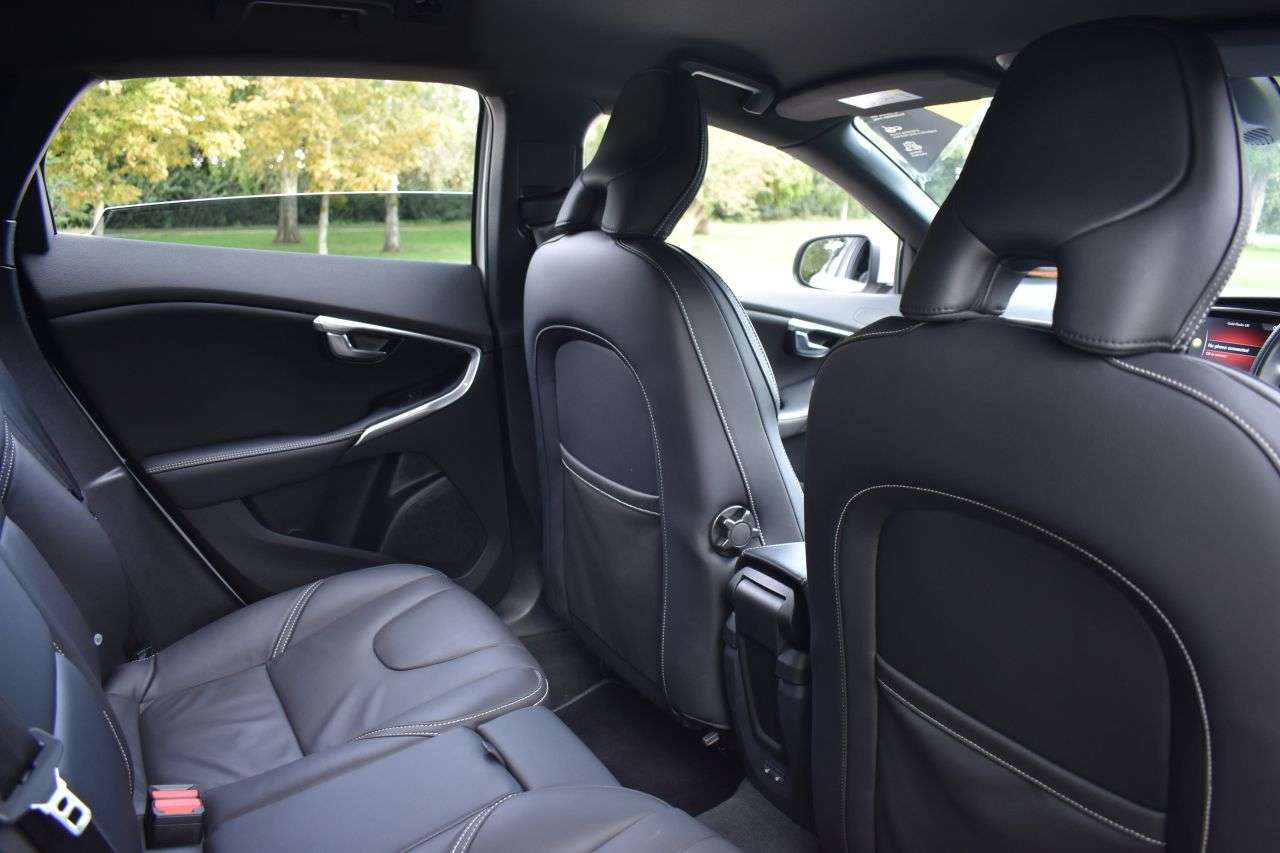 2019 VOLVO V40 2019 VOLVO V40