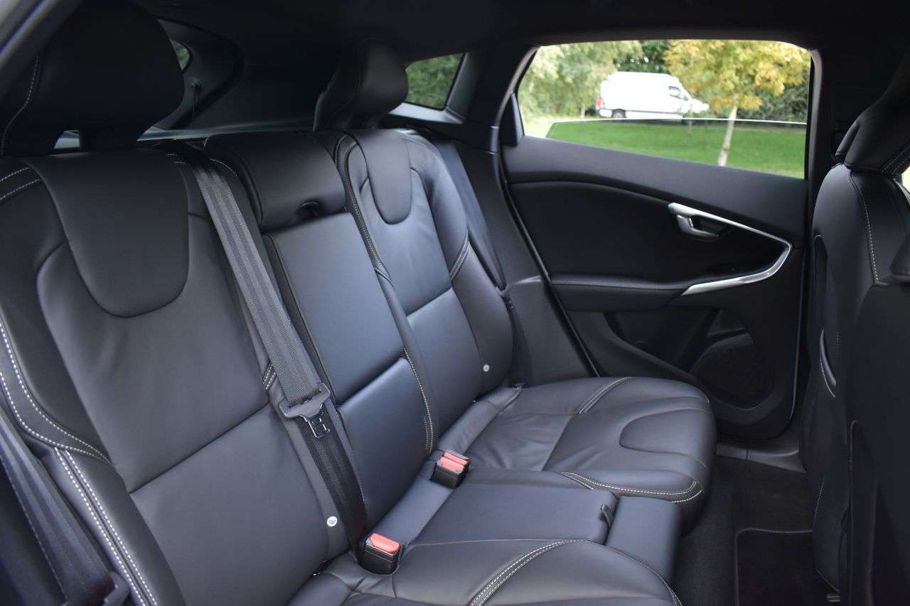 2019 VOLVO V40 2019 VOLVO V40