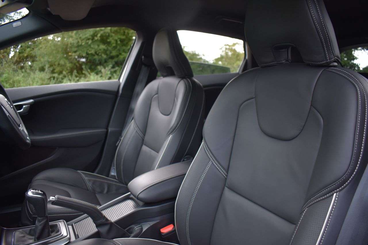2019 VOLVO V40 2019 VOLVO V40