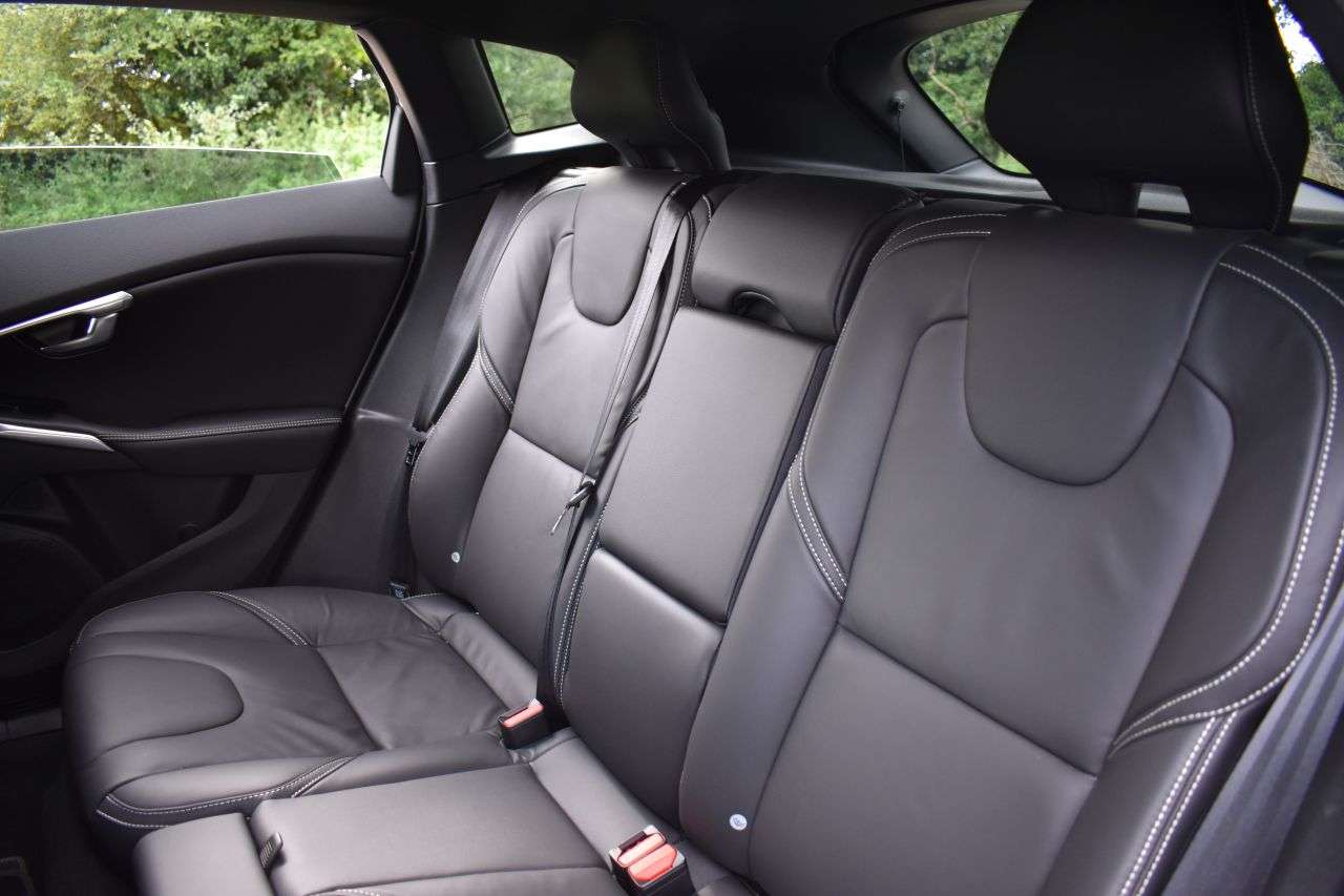 2019 VOLVO V40 2019 VOLVO V40