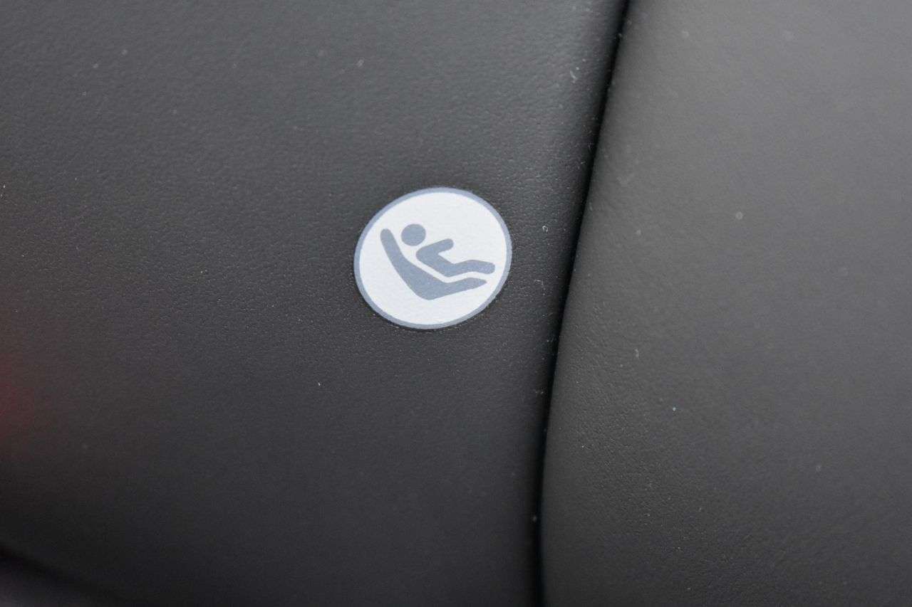 2019 VOLVO V40 2019 VOLVO V40
