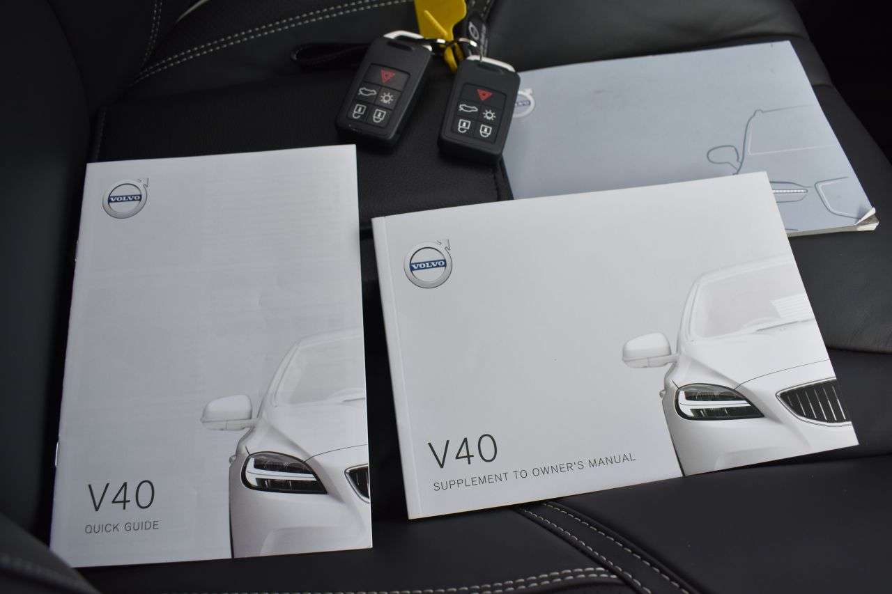 2019 VOLVO V40 2019 VOLVO V40