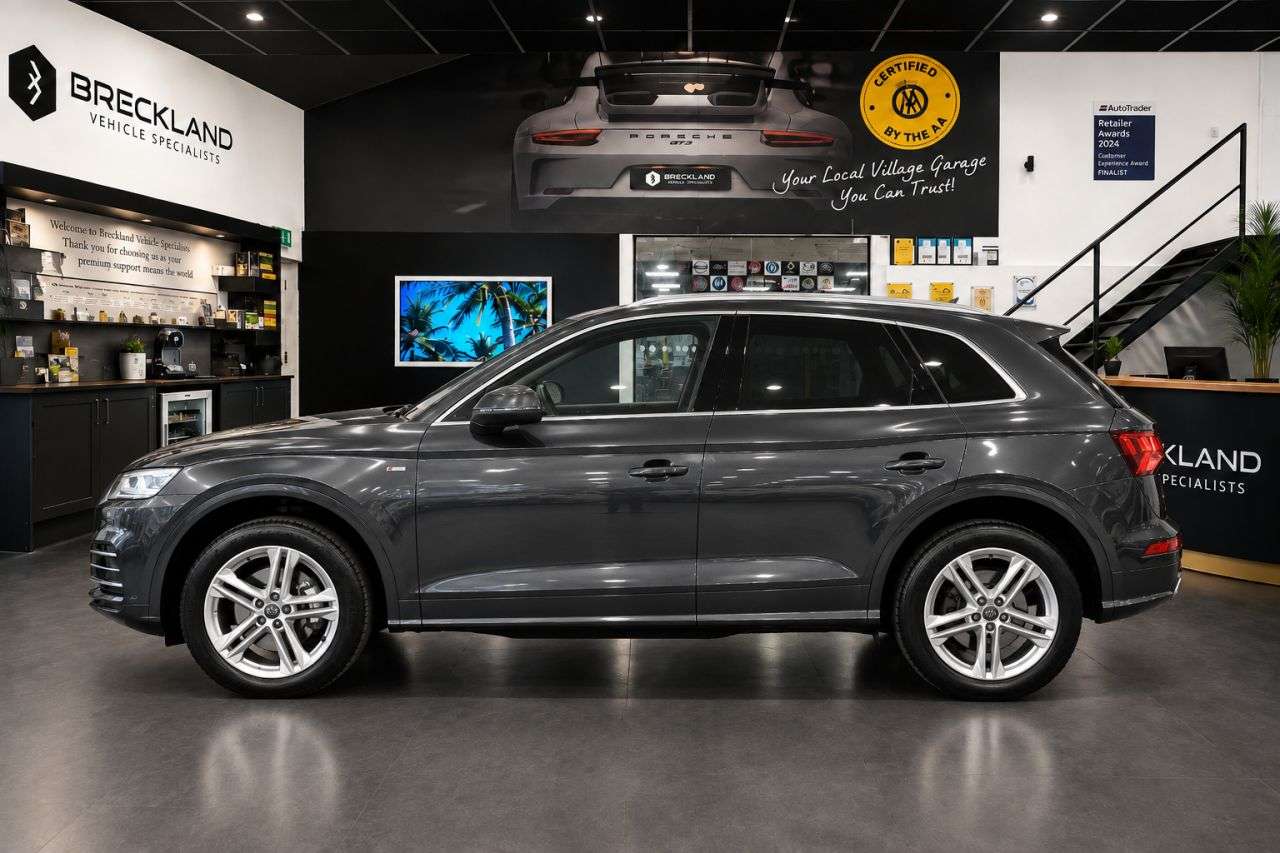 A 2017 AUDI Q5 2.0 TDI S line SUV 5dr Diesel S Tronic quattro Euro 6 (s/s) (190 ps) ***12 A 2017 AUDI Q5 2.0 TDI S line SUV 5dr Diesel S Tronic quattro Euro 6 (s/s) (190 ps) ***12