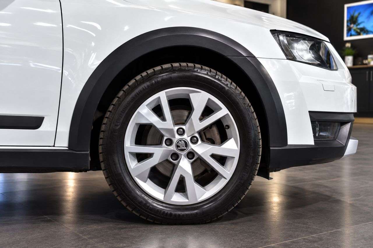 A 2015 SKODA OCTAVIA 2.0 TDI Scout Estate 5dr Diesel Manual 4WD Euro 6 (s/s) (150 ps) ***128 AA A 2015 SKODA OCTAVIA 2.0 TDI Scout Estate 5dr Diesel Manual 4WD Euro 6 (s/s) (150 ps) ***128 AA