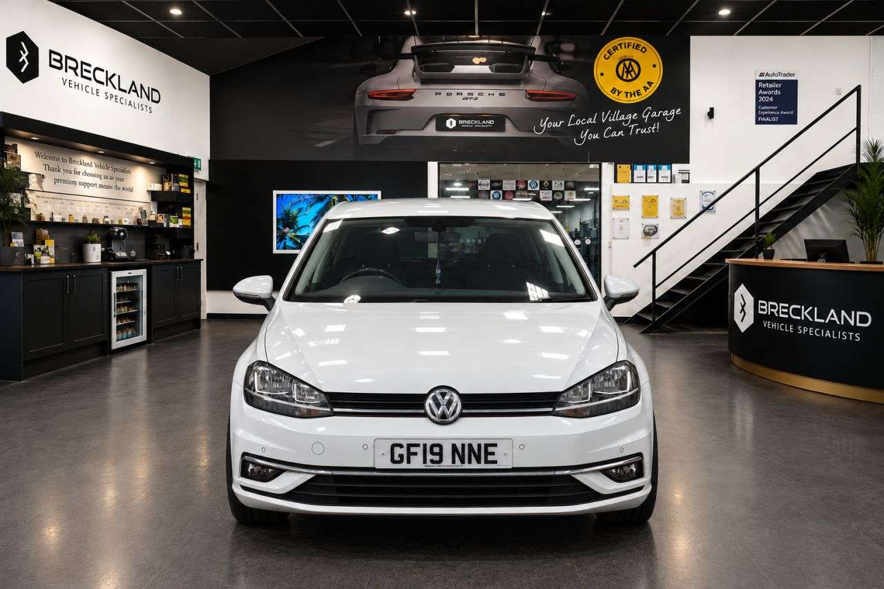 A 2019 VOLKSWAGEN GOLF 1.0 TSI Match Hatchback 5dr Petrol Manual Euro 6 (s/s) (115 ps) ***128 AA P A 2019 VOLKSWAGEN GOLF 1.0 TSI Match Hatchback 5dr Petrol Manual Euro 6 (s/s) (115 ps) ***128 AA P