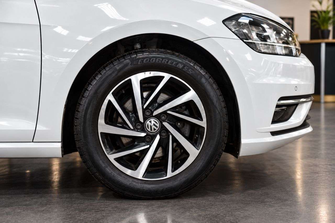 A 2019 VOLKSWAGEN GOLF 1.0 TSI Match Hatchback 5dr Petrol Manual Euro 6 (s/s) (115 ps) ***128 AA P A 2019 VOLKSWAGEN GOLF 1.0 TSI Match Hatchback 5dr Petrol Manual Euro 6 (s/s) (115 ps) ***128 AA P