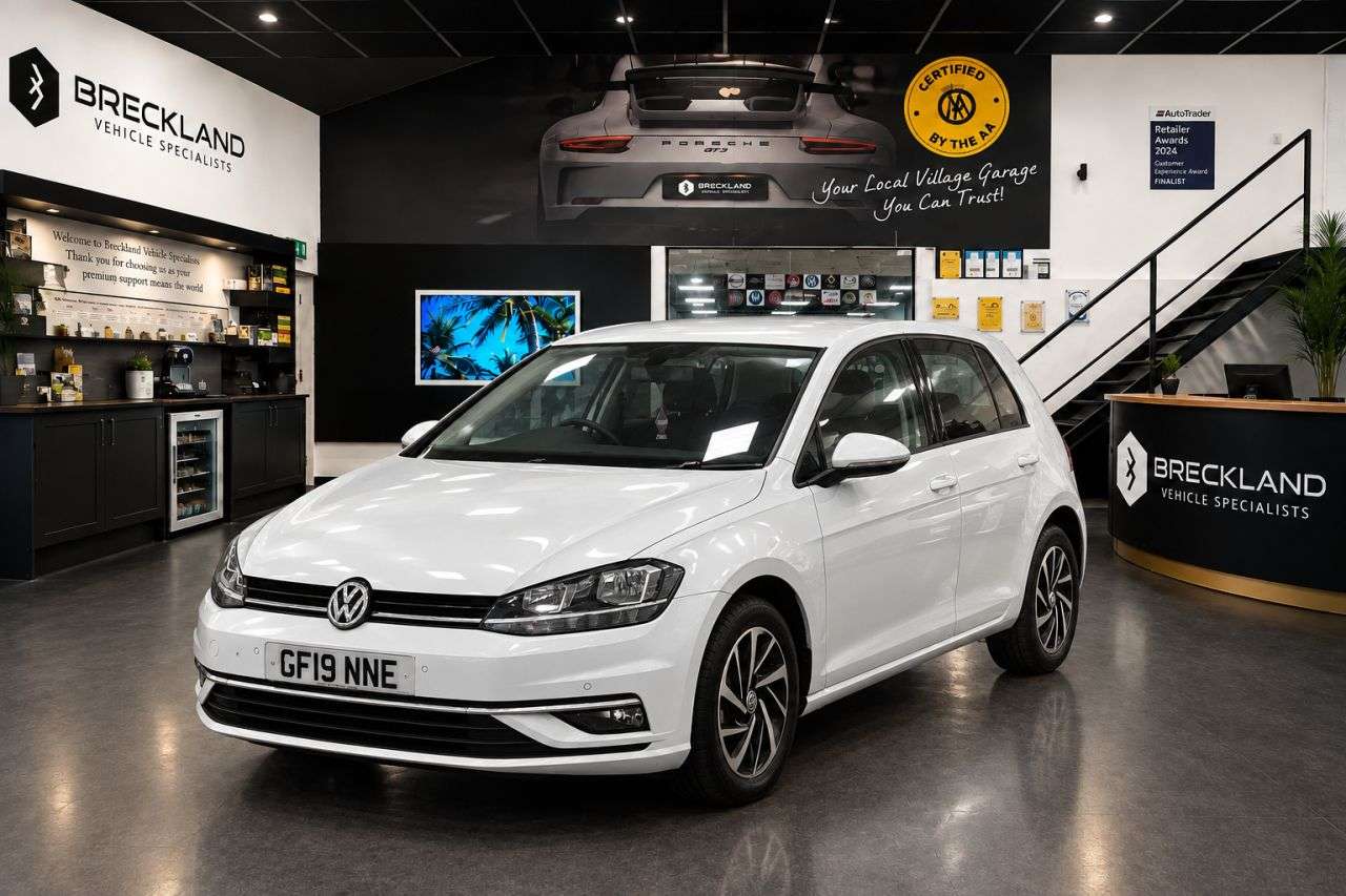 A 2019 VOLKSWAGEN GOLF 1.0 TSI Match Hatchback 5dr Petrol Manual Euro 6 (s/s) (115 ps) ***128 AA P A 2019 VOLKSWAGEN GOLF 1.0 TSI Match Hatchback 5dr Petrol Manual Euro 6 (s/s) (115 ps) ***128 AA P