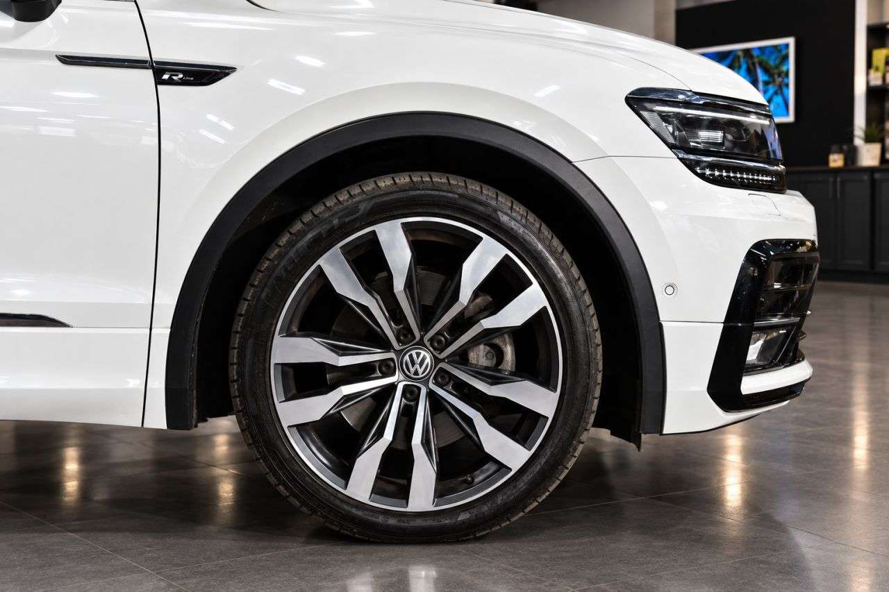 A 2017 VOLKSWAGEN TIGUAN 2.0 TSI R-Line SUV 5dr Petrol DSG 4Motion Euro 6 (s/s) (180 ps) ***128 AA P A 2017 VOLKSWAGEN TIGUAN 2.0 TSI R-Line SUV 5dr Petrol DSG 4Motion Euro 6 (s/s) (180 ps) ***128 AA P