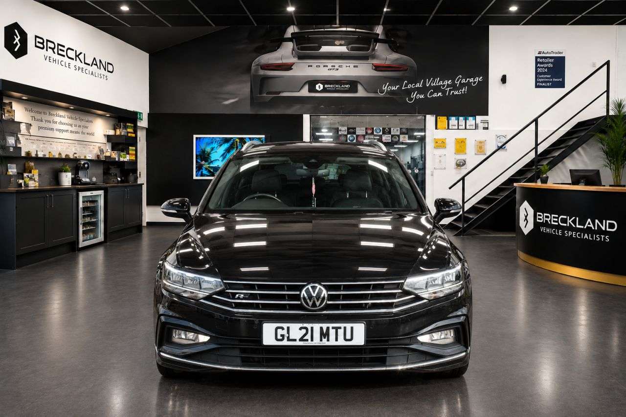 A 2021 VOLKSWAGEN PASSAT 2.0 TDI EVO R-Line Estate 5dr Diesel DSG Euro 6 (s/s) (150 ps) ***128 AA PO A 2021 VOLKSWAGEN PASSAT 2.0 TDI EVO R-Line Estate 5dr Diesel DSG Euro 6 (s/s) (150 ps) ***128 AA PO