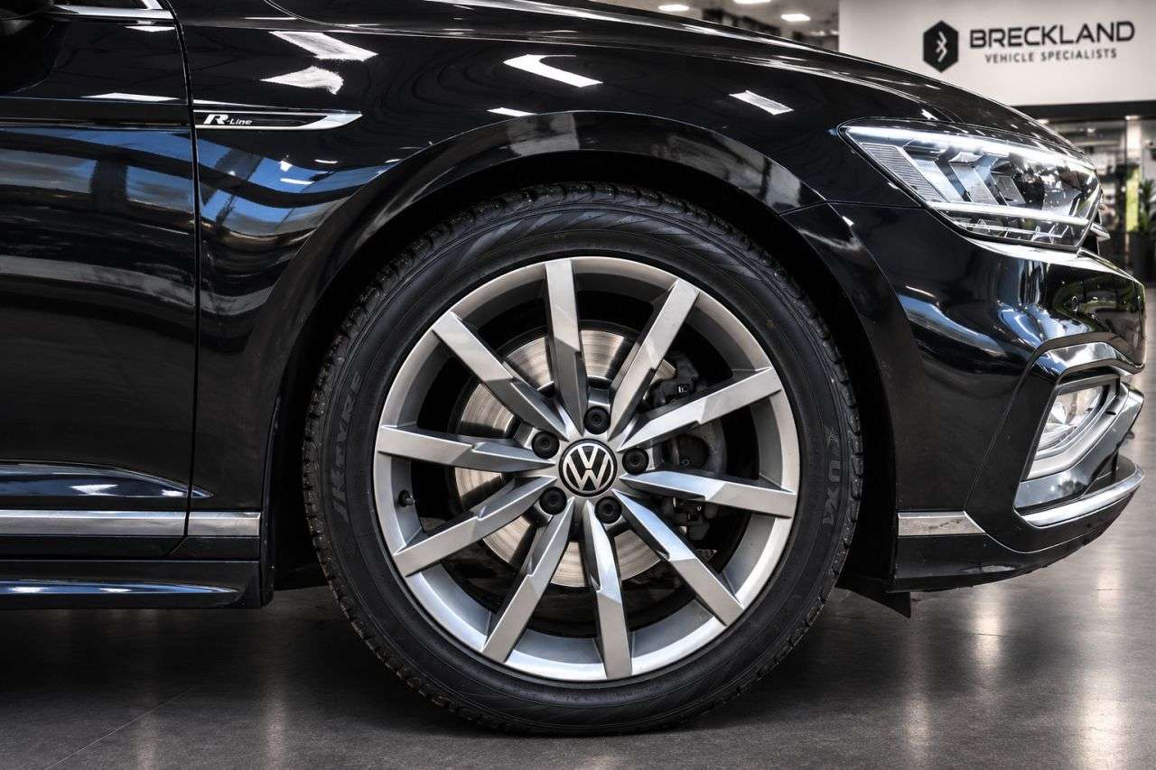 A 2021 VOLKSWAGEN PASSAT 2.0 TDI EVO R-Line Estate 5dr Diesel DSG Euro 6 (s/s) (150 ps) ***128 AA PO A 2021 VOLKSWAGEN PASSAT 2.0 TDI EVO R-Line Estate 5dr Diesel DSG Euro 6 (s/s) (150 ps) ***128 AA PO