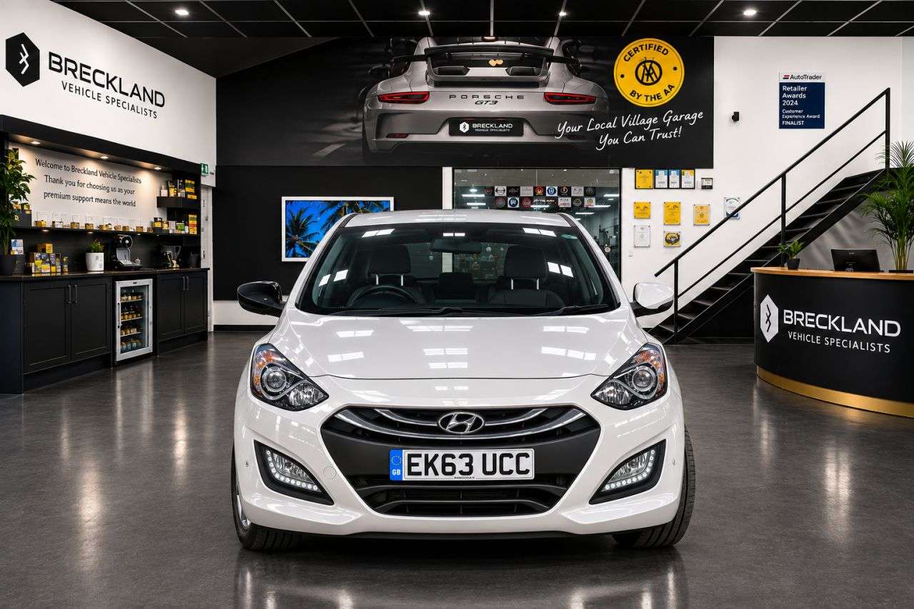 A 2013 HYUNDAI I30 1.6 CRDi Blue Drive Style Nav Hatchback 5dr Diesel Manual Euro 5 (s/s) (128 A 2013 HYUNDAI I30 1.6 CRDi Blue Drive Style Nav Hatchback 5dr Diesel Manual Euro 5 (s/s) (128