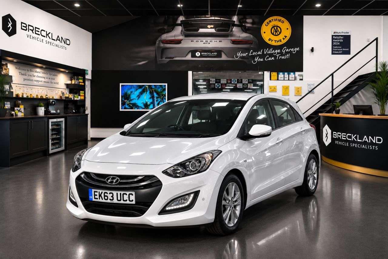 A 2013 HYUNDAI I30 1.6 CRDi Blue Drive Style Nav Hatchback 5dr Diesel Manual Euro 5 (s/s) (128 A 2013 HYUNDAI I30 1.6 CRDi Blue Drive Style Nav Hatchback 5dr Diesel Manual Euro 5 (s/s) (128