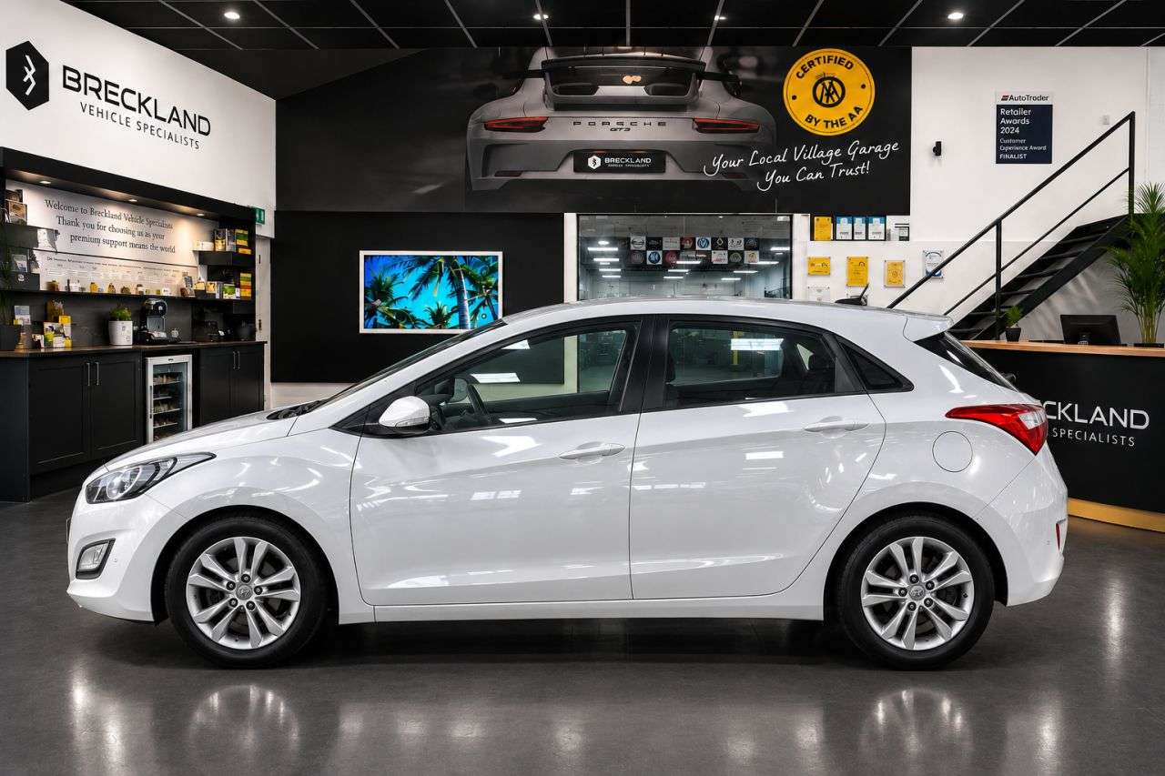 A 2013 HYUNDAI I30 1.6 CRDi Blue Drive Style Nav Hatchback 5dr Diesel Manual Euro 5 (s/s) (128 A 2013 HYUNDAI I30 1.6 CRDi Blue Drive Style Nav Hatchback 5dr Diesel Manual Euro 5 (s/s) (128