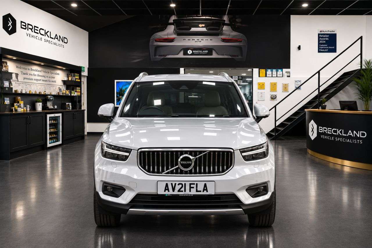 A 2021 VOLVO XC40 1.5h T4 Recharge 10.7kWh Inscription SUV 5dr Petrol Plug-in Hybrid Auto Eur A 2021 VOLVO XC40 1.5h T4 Recharge 10.7kWh Inscription SUV 5dr Petrol Plug-in Hybrid Auto Eur