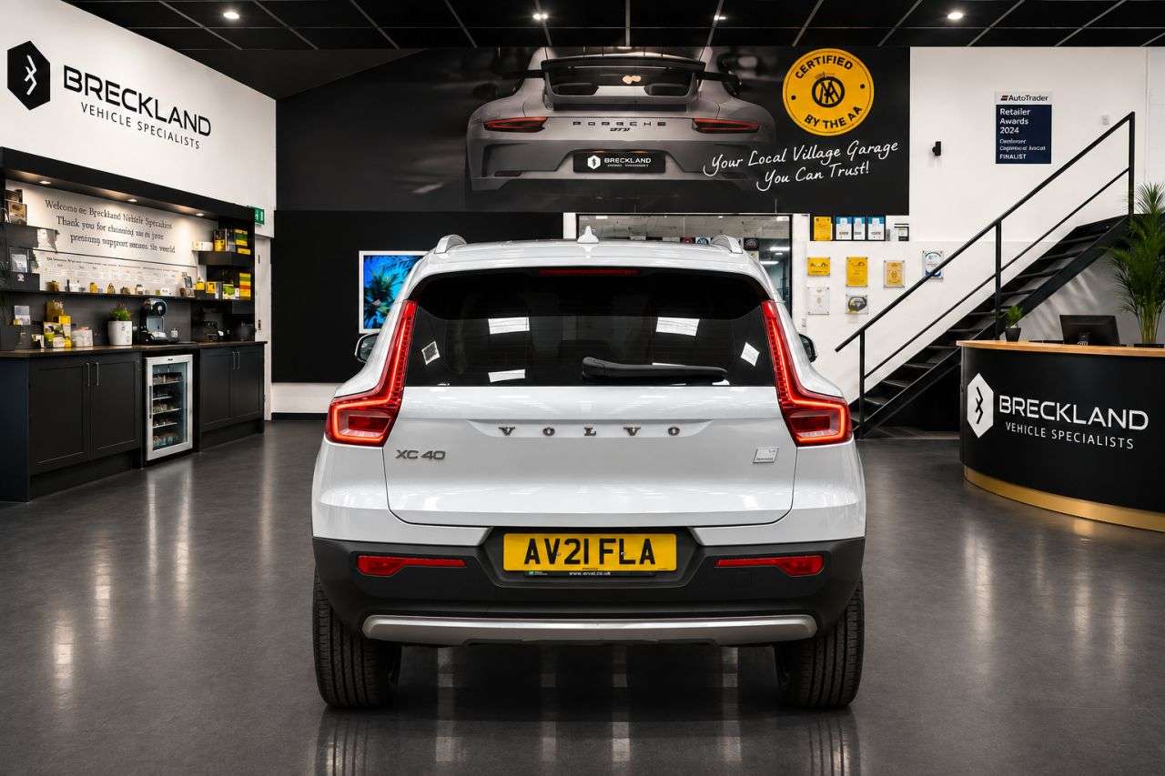 2021 VOLVO XC40 2021 VOLVO XC40