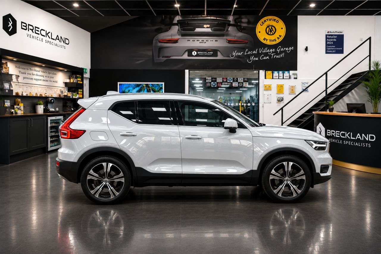 2021 VOLVO XC40 2021 VOLVO XC40