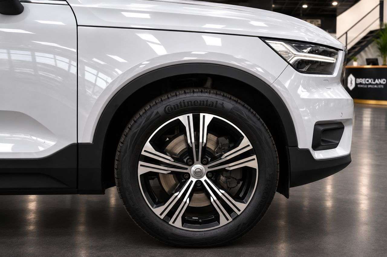 A 2021 VOLVO XC40 1.5h T4 Recharge 10.7kWh Inscription SUV 5dr Petrol Plug-in Hybrid Auto Eur A 2021 VOLVO XC40 1.5h T4 Recharge 10.7kWh Inscription SUV 5dr Petrol Plug-in Hybrid Auto Eur