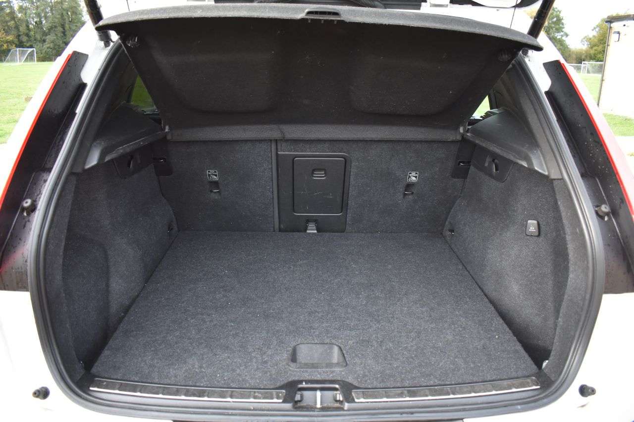 2021 VOLVO XC40 2021 VOLVO XC40