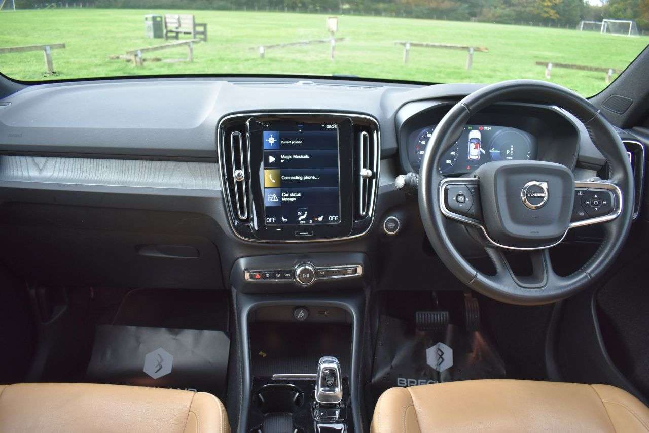 2021 VOLVO XC40 2021 VOLVO XC40