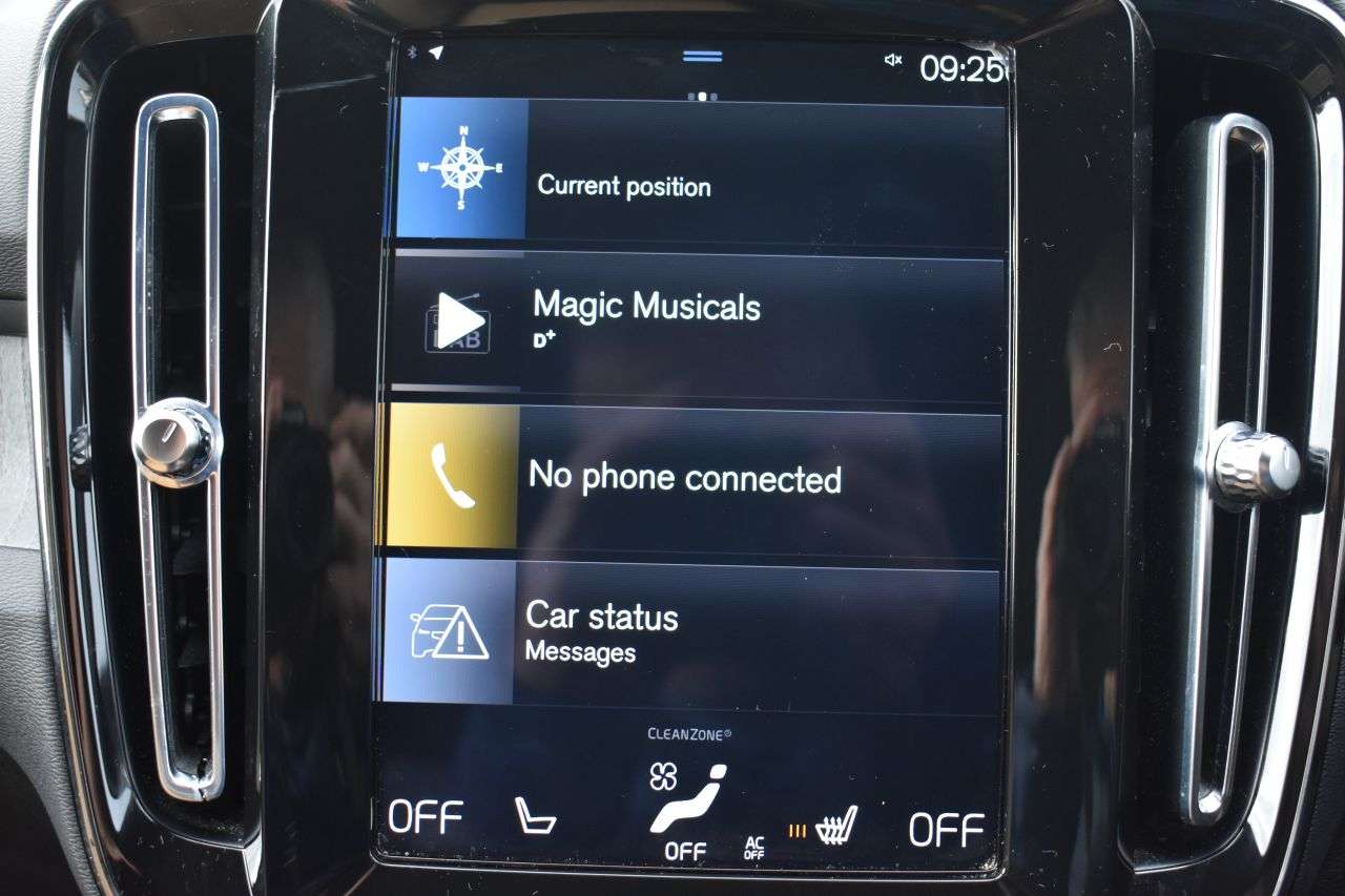 2021 VOLVO XC40 2021 VOLVO XC40