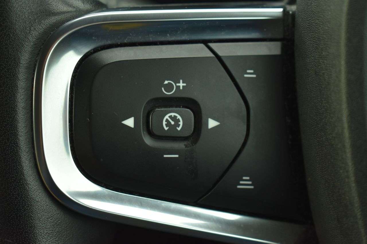 2021 VOLVO XC40 2021 VOLVO XC40