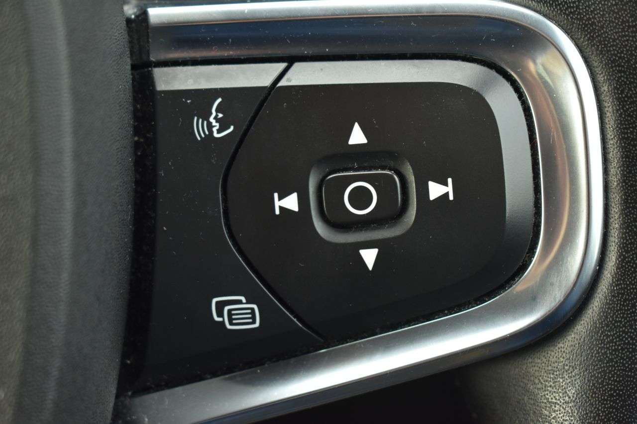 2021 VOLVO XC40 2021 VOLVO XC40