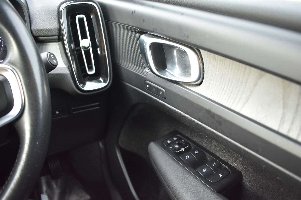 2021 VOLVO XC40 2021 VOLVO XC40