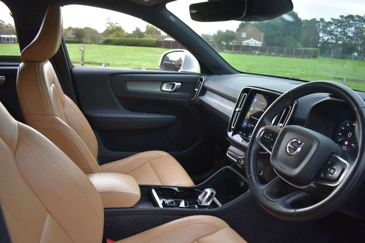 2021 VOLVO XC40 2021 VOLVO XC40