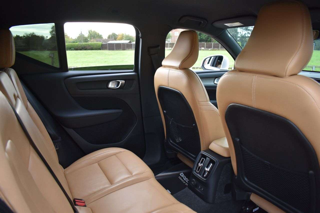 2021 VOLVO XC40 2021 VOLVO XC40