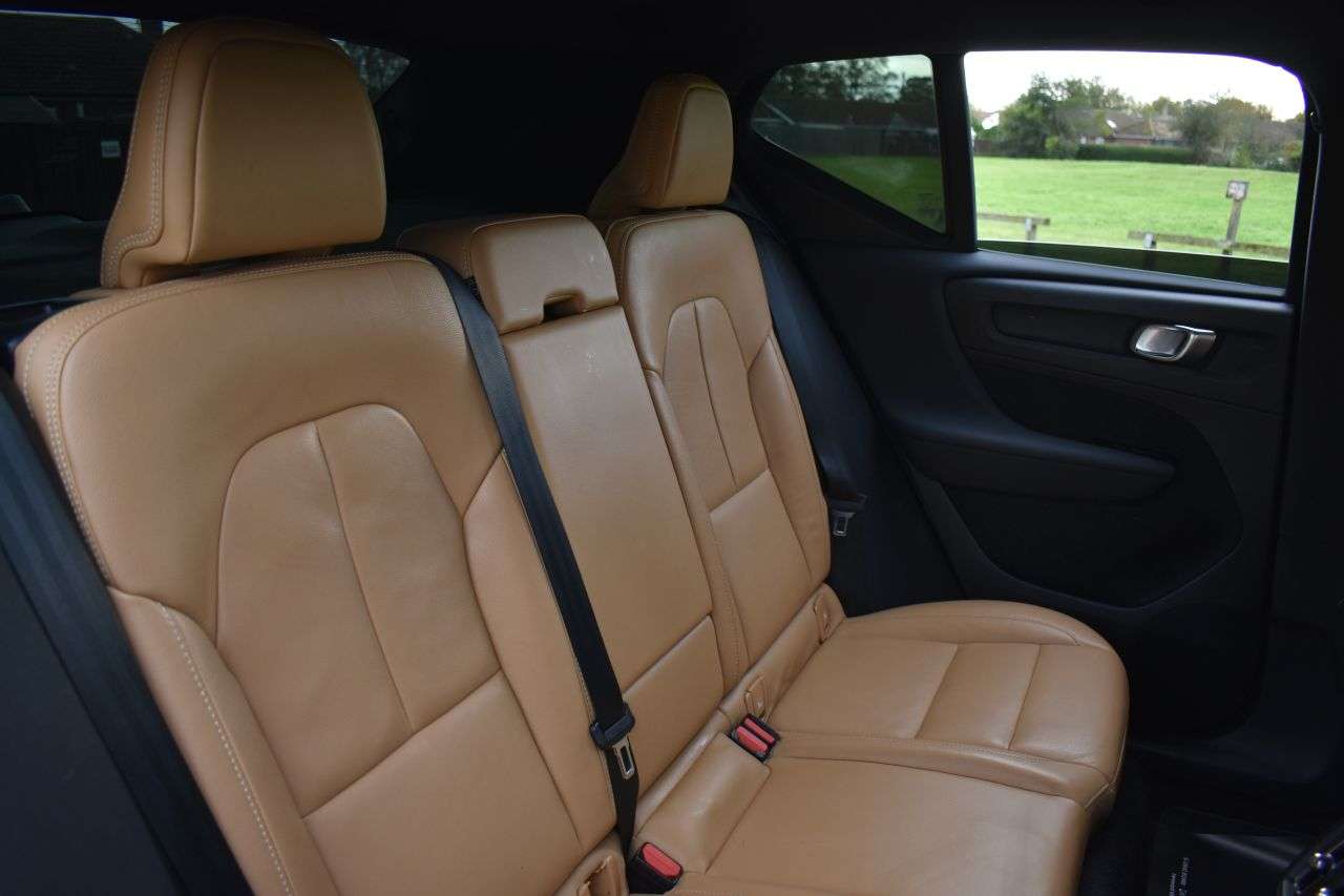 2021 VOLVO XC40 2021 VOLVO XC40