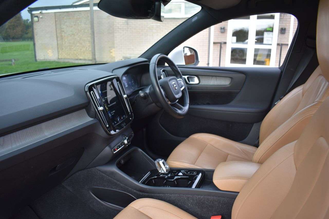 2021 VOLVO XC40 2021 VOLVO XC40
