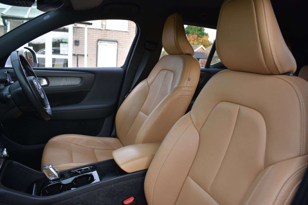 2021 VOLVO XC40 2021 VOLVO XC40