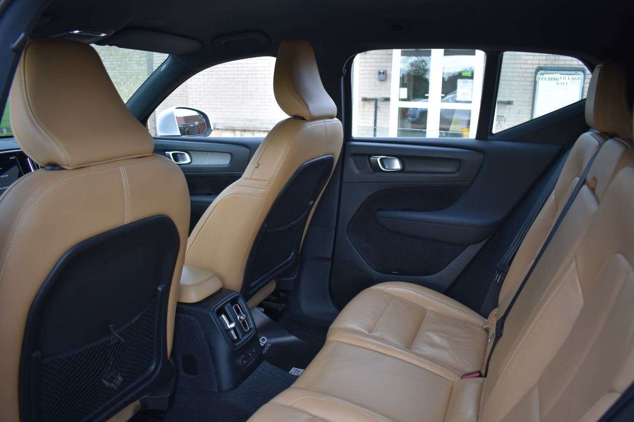 2021 VOLVO XC40 2021 VOLVO XC40