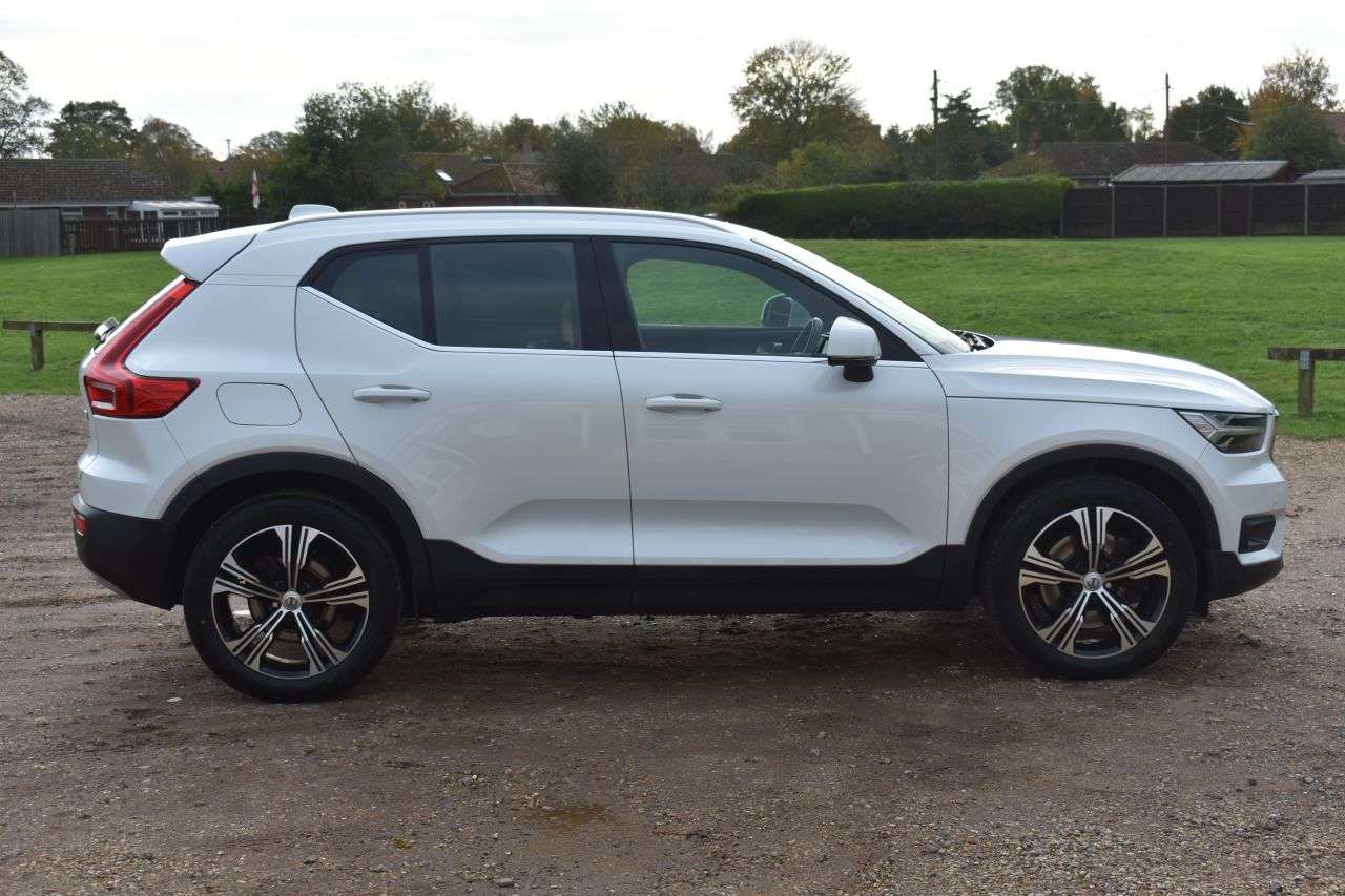 2021 VOLVO XC40 2021 VOLVO XC40
