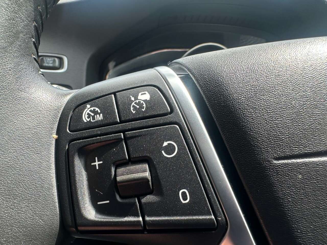 2017 VOLVO S60 2017 VOLVO S60