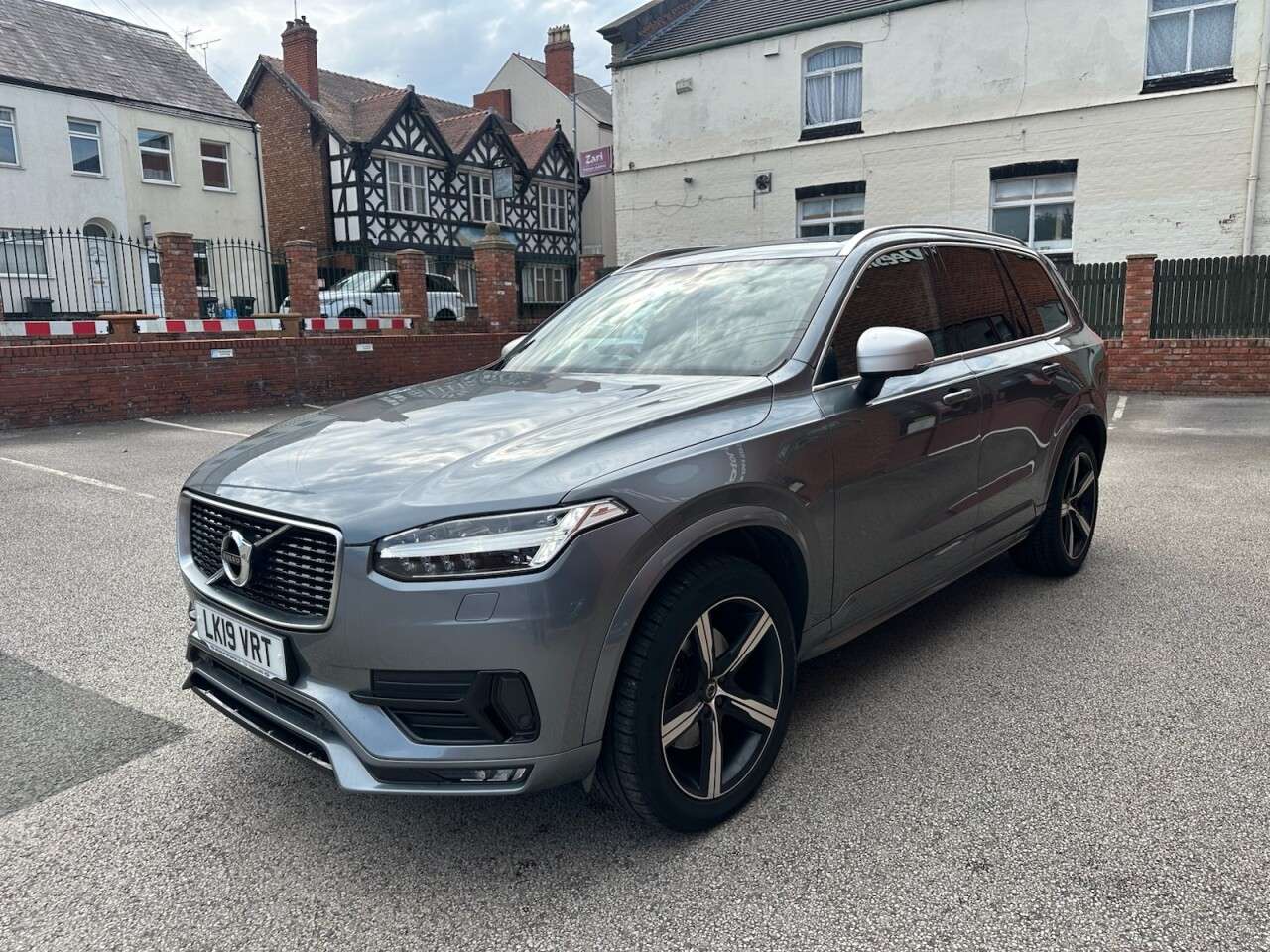 A 2019 VOLVO XC90 2.0 D5 PowerPulse R-Design SUV 5dr Diesel Auto 4WD Euro 6 (s/s) (235 ps) Re A 2019 VOLVO XC90 2.0 D5 PowerPulse R-Design SUV 5dr Diesel Auto 4WD Euro 6 (s/s) (235 ps) Re