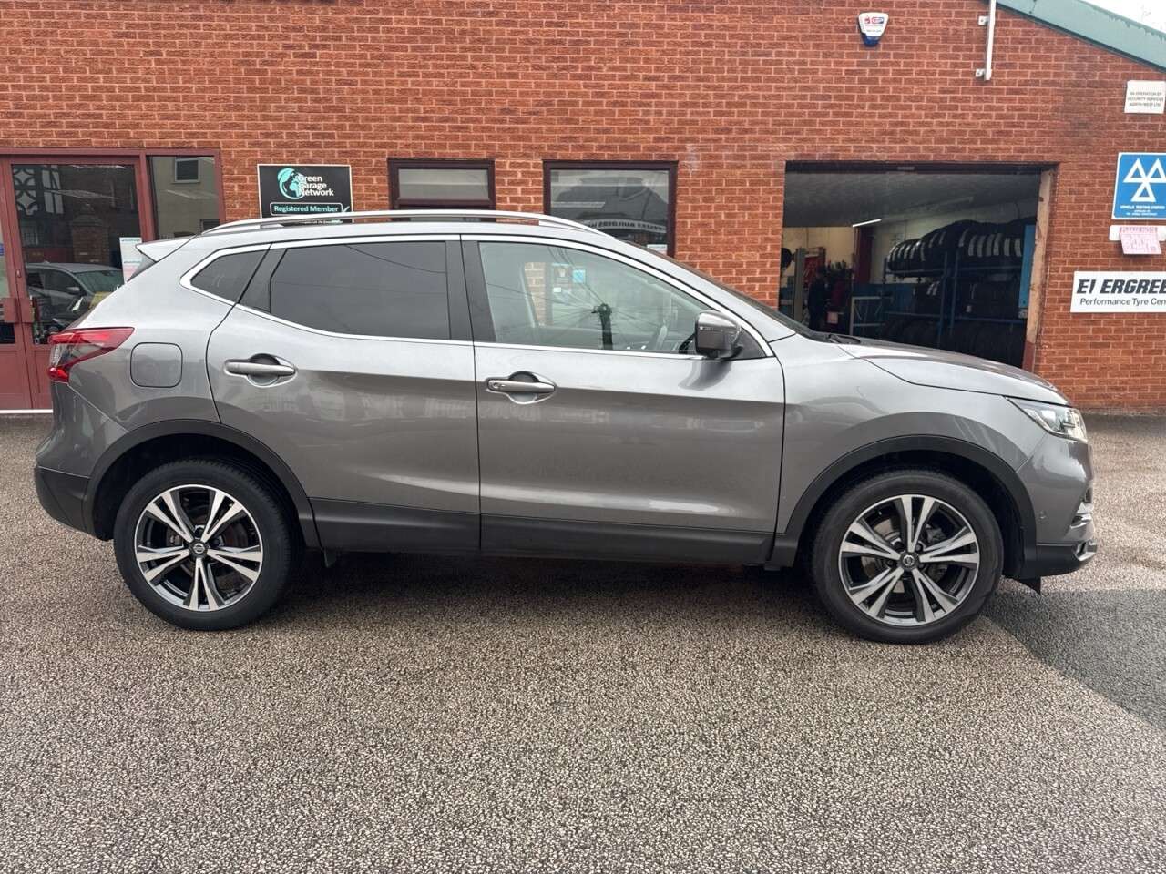 A 2018 NISSAN QASHQAI 1.3 DIG-T N-Connecta SUV 5dr Petrol Manual Euro 6 (s/s) (140 ps) 360 degree A 2018 NISSAN QASHQAI 1.3 DIG-T N-Connecta SUV 5dr Petrol Manual Euro 6 (s/s) (140 ps) 360 degree