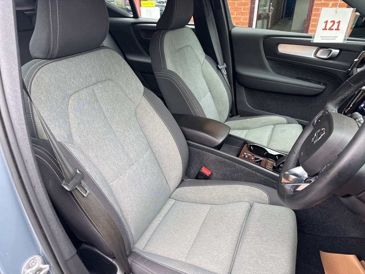 2022 VOLVO XC40 2022 VOLVO XC40