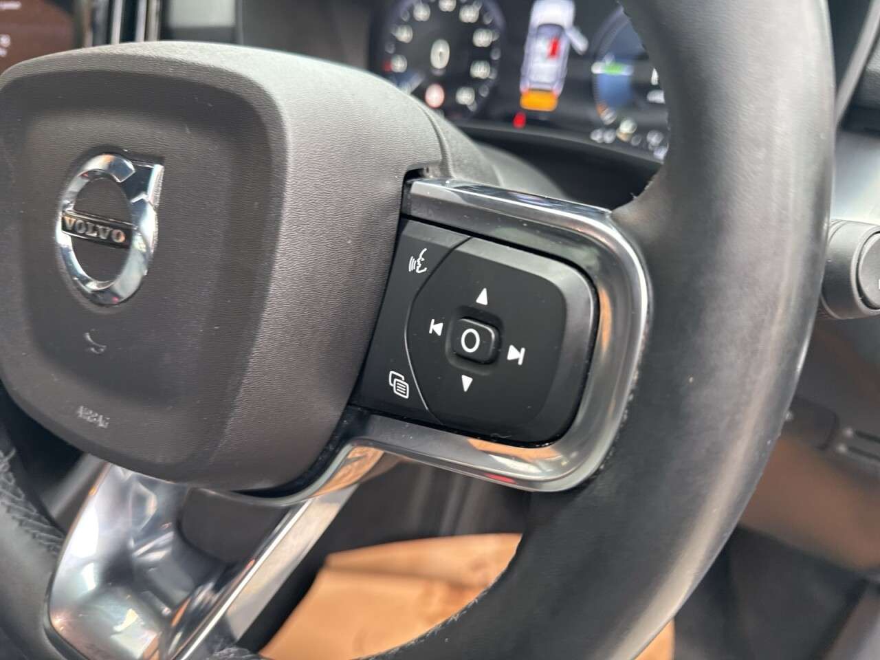 2022 VOLVO XC40 2022 VOLVO XC40