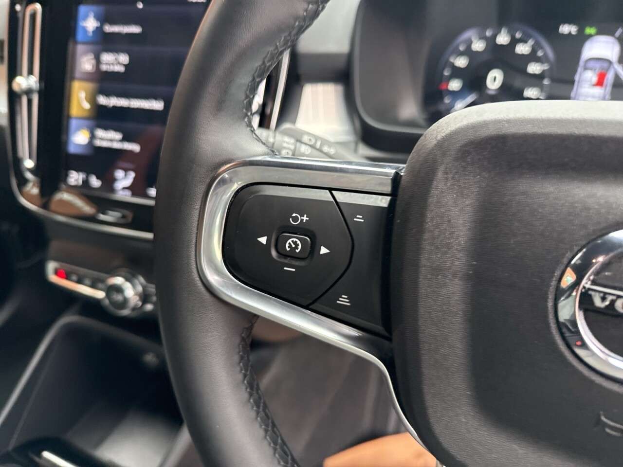 2022 VOLVO XC40 2022 VOLVO XC40